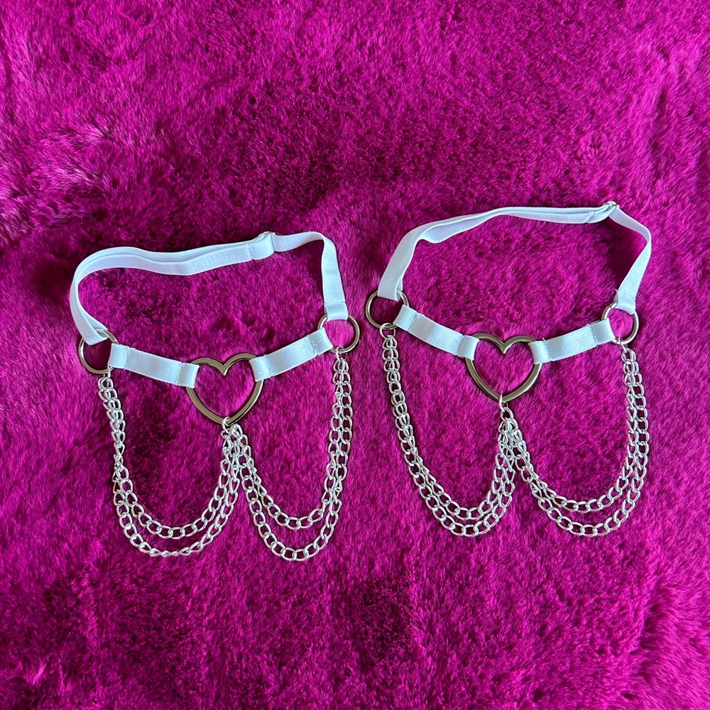 Honeiibeth White heart and chain leg garters